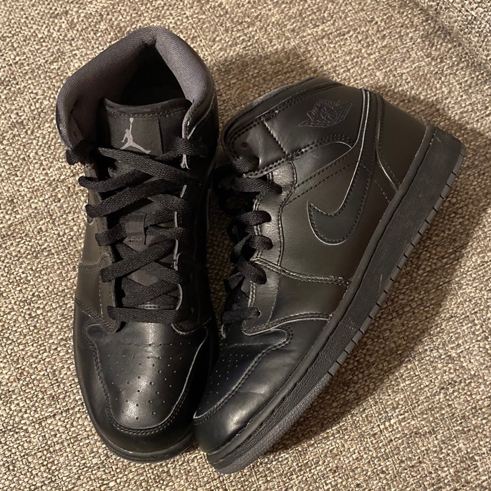Nike AJ1 Youth size 7 - Black Leather